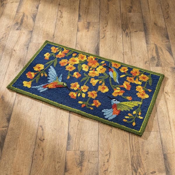 Plow & Hearth Indoor/Outdoor Trumpet Vine With Hummingbird Hooked Polypropylene Accent Rug