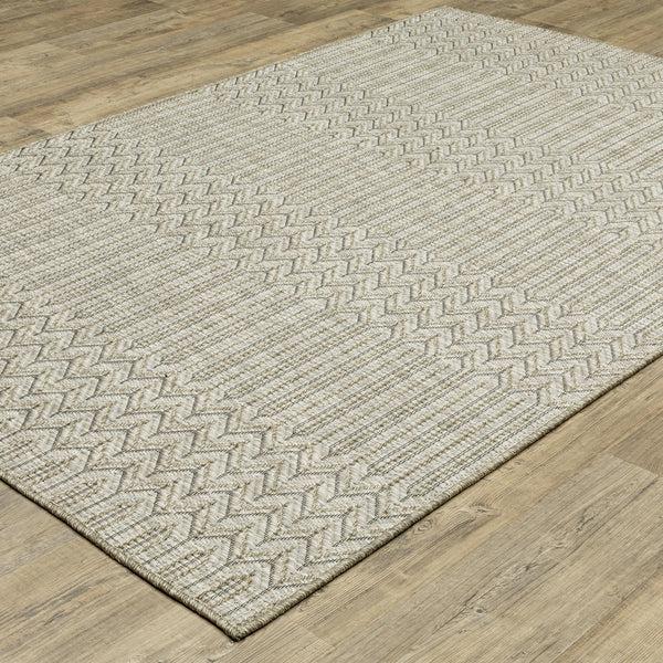 plow & hearth Indoor/Outdoor Yucatan Arrow Polypropylene Rug 5'3" x 7'3"