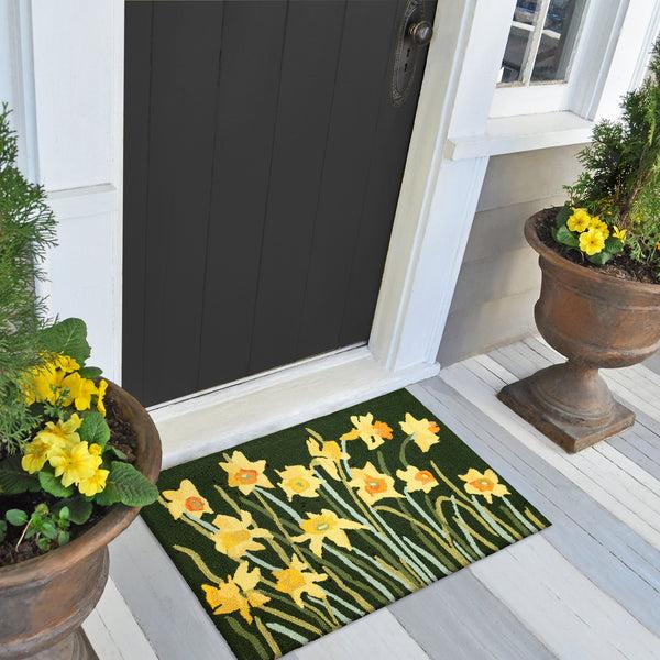 plow & hearth Liora Manne Frontporch Daffodil Indoor/Outdoor Mat Green 2' x 3'