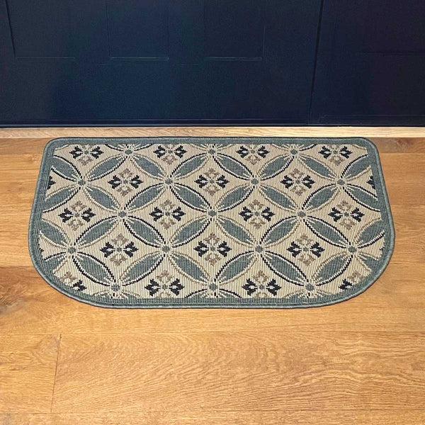 Plow & Hearth Concentric Polypropylene Rug 23"x36"