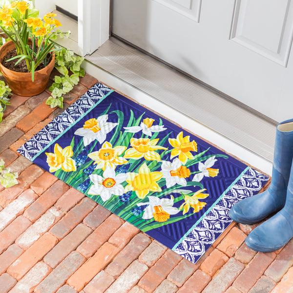 plow & hearth Delft Daffodil Embossed Mat