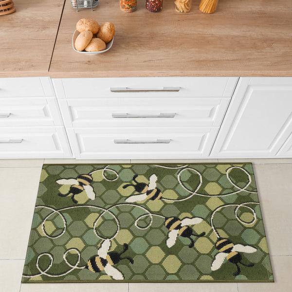 Plow & Hearth Esencia Bee Free Indoor/Outdoor Rug
