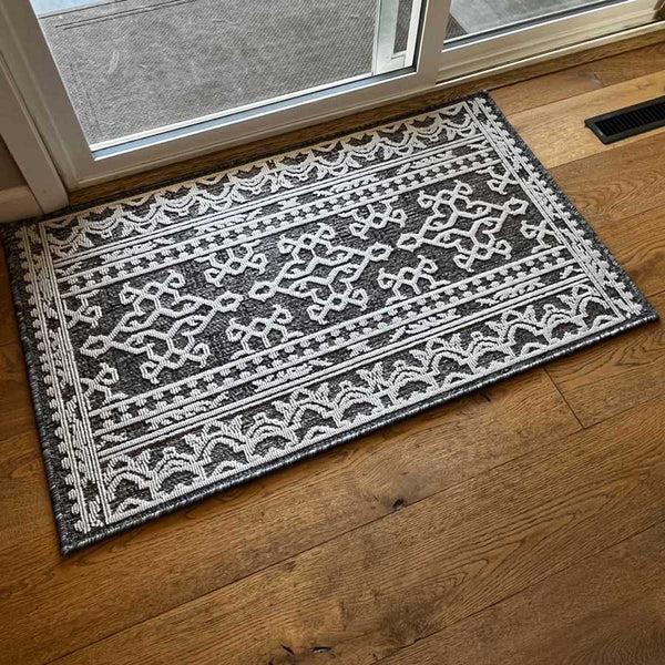plow & hearth Fallon Polypropylene Rug 28"x46"