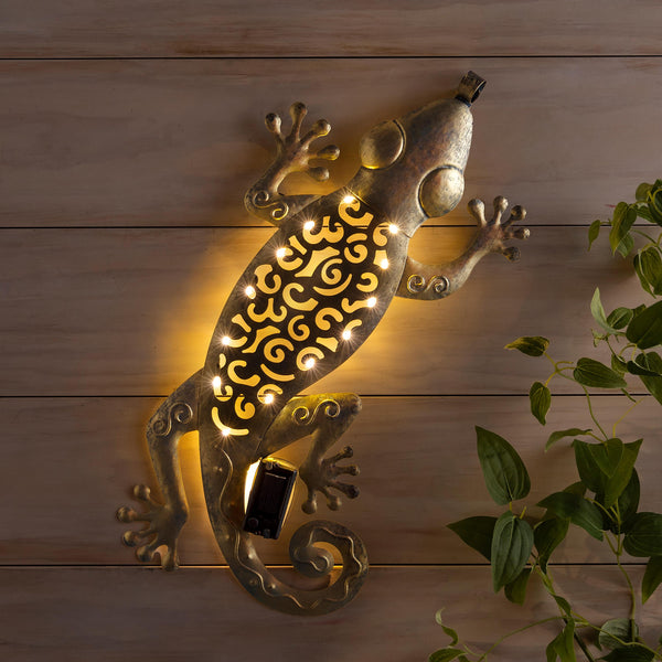 Plow & Hearth Gecko Solar Wall Accent Light