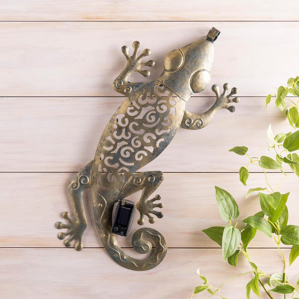 plow & hearth Gecko Solar Wall Accent Light