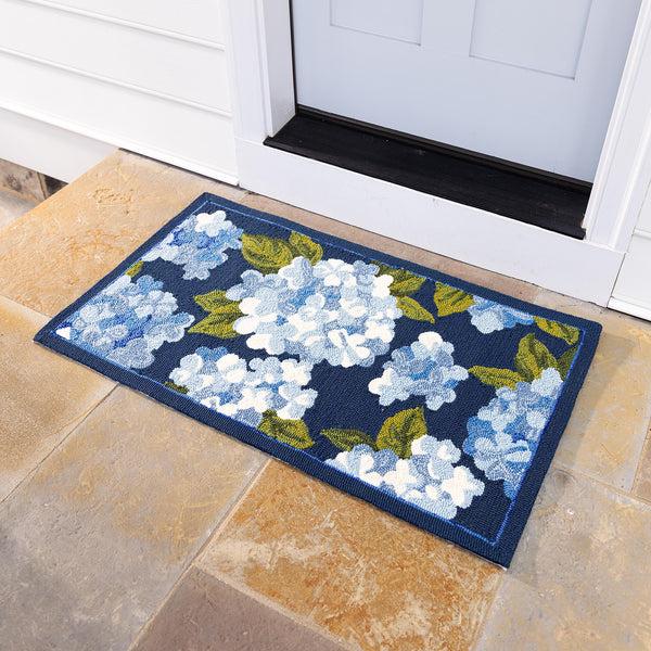 plow & hearth Hydrangea Indoor/Outdoor Rug 24" x 42"
