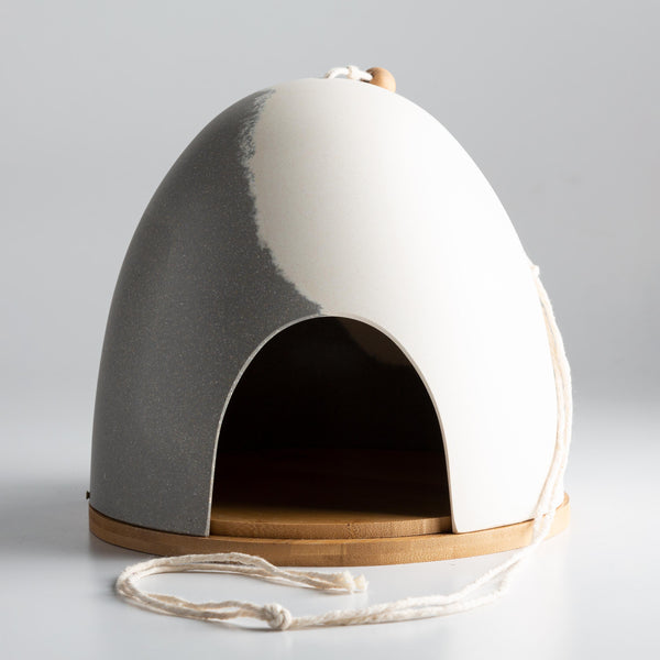 Plow & Hearth Igloo Shaped Birdhouse