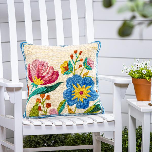 plow & hearth Spring Bloom Indoor/Outdoor Hooked Pillow 18"x18"
