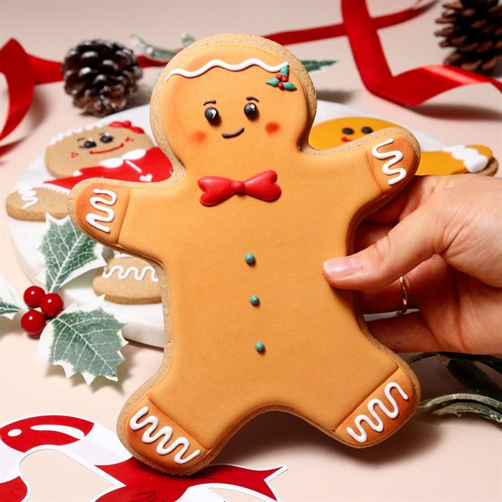 Pme Giant Christmas Cookie Cutter - Gingerbread Man (18cm / 7inch)