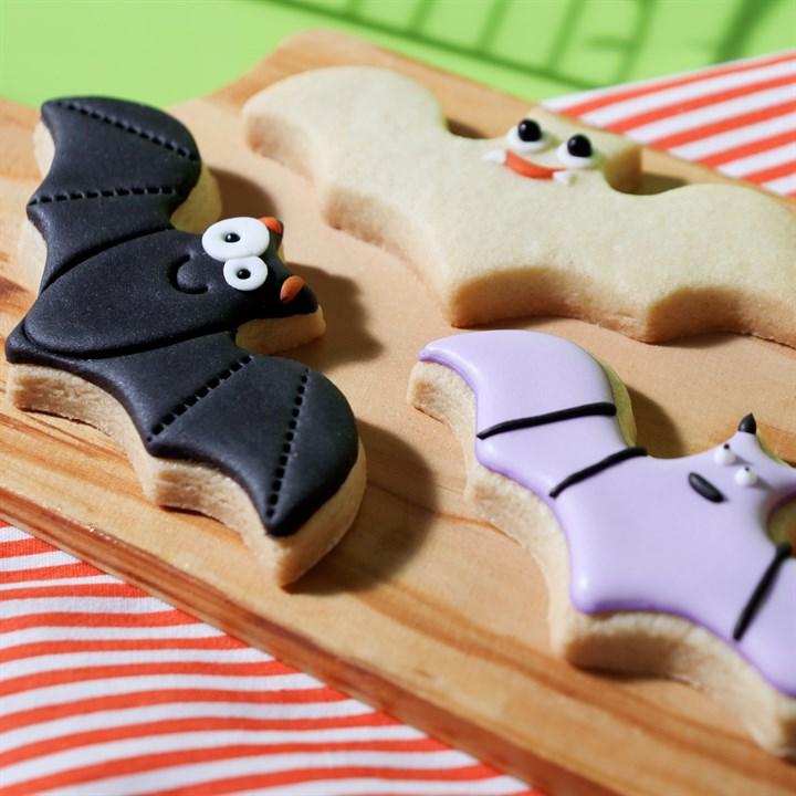 Pme Halloween Cookie Cutter With Comfort Grip - Bat