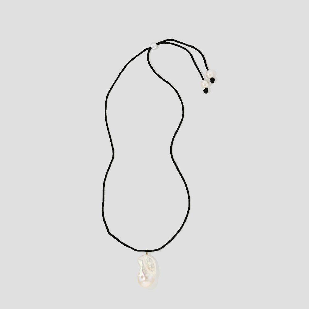 polite worldwide Floating Pearl Necklace Black
