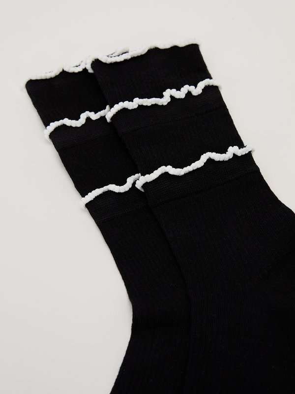Pomelo Pomelo Layered Lettuce-Edge Contrast-Trim Socks - Black