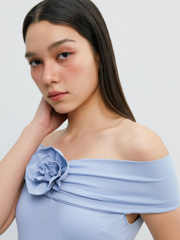 Pomelo Pomelo Off-Shoulder Ruched Flower Top - Baby Blue