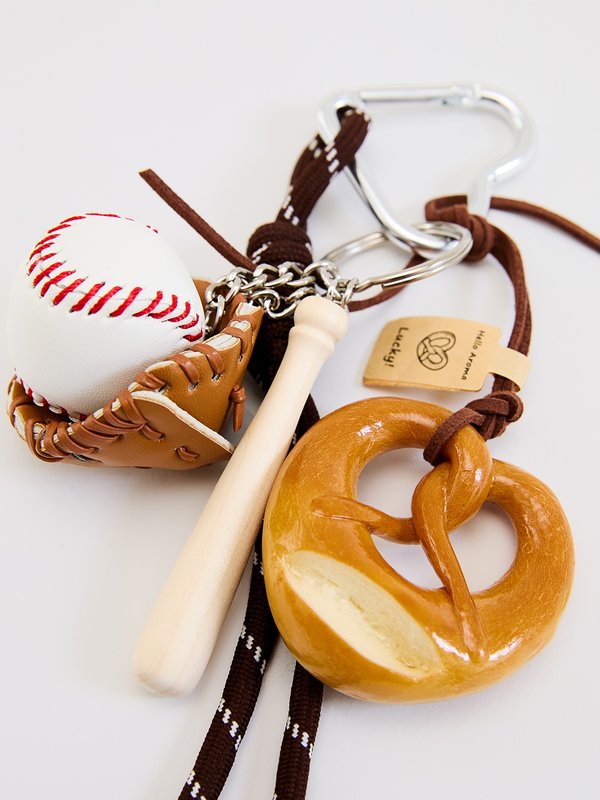Pomelo Pomelo Baseball & Pretzel Keyring - Brown