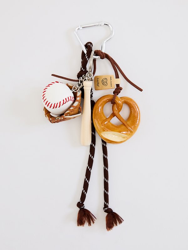 pomelo Pomelo Baseball & Pretzel Keyring - Brown