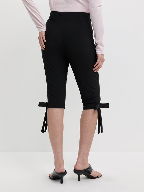 Pomelo Pomelo Bow Tie Capri Pants - Black