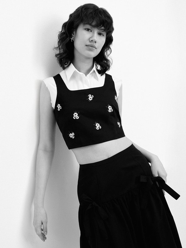 Pomelo Pomelo Floral Embroidery Crop Top - Black