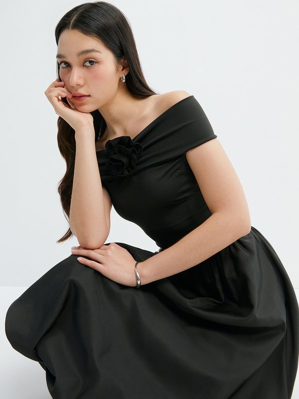 Pomelo Pomelo Off-Shoulder Ruched Flower Top - Black