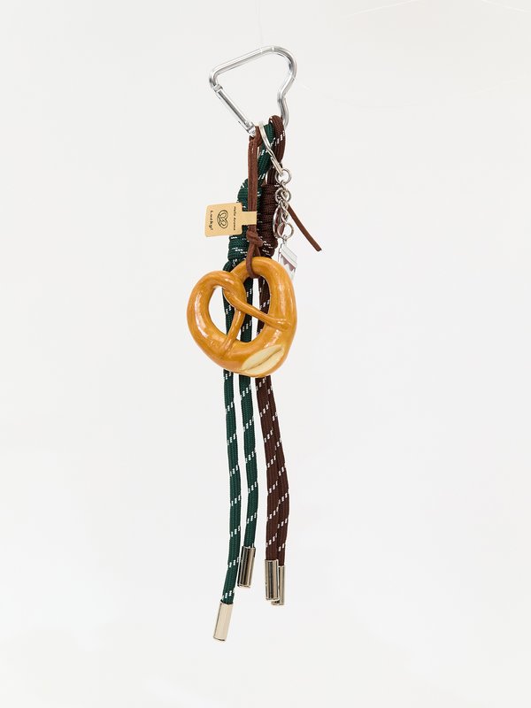 pomelo Pomelo Pretzel Keyring - Brown