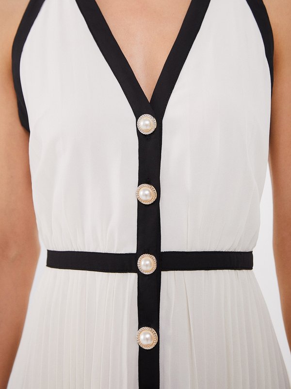 Pomelo VERSE Contrast Trim Pleated Sleeveless Maxi Dress - White