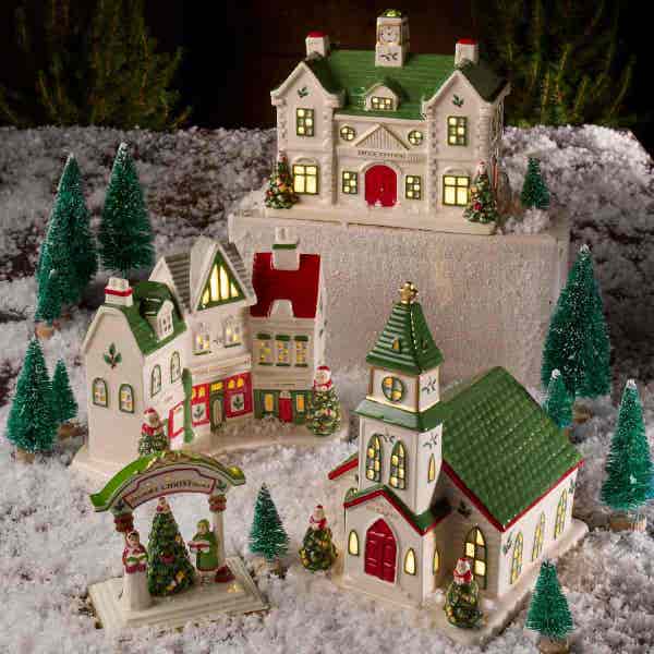 Portmeirion Christmas Tree Village Carolers Ornament
