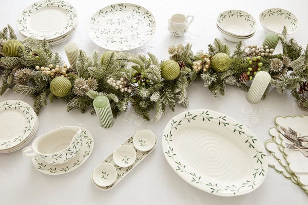 Portmeirion Sophie Conran 4 Mistletoe Dinner Plates