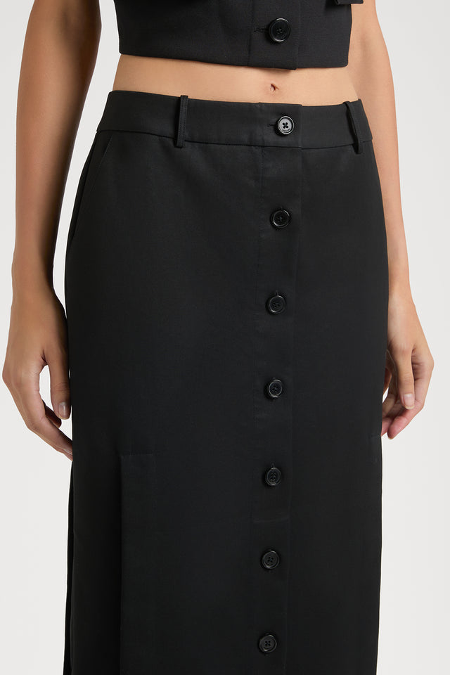 Ports 1961 REFINED SKIRT SHOWCASING STYLISH CUT-OUT DETAILS AND BUTTON FEATURES 999-BLACK