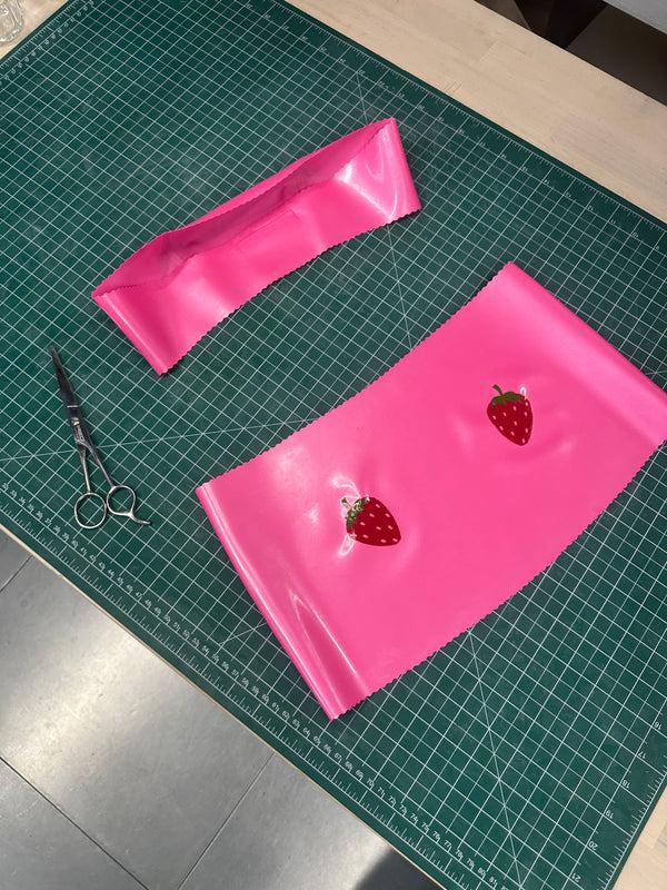 Poster Girl STRAWB BANDEAU TOP