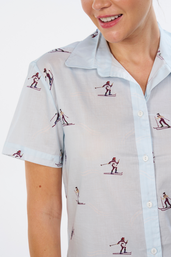 Pour Les Femmes Short Sleeve Pajama Set With Cropped Pants - Cross Country Skiers