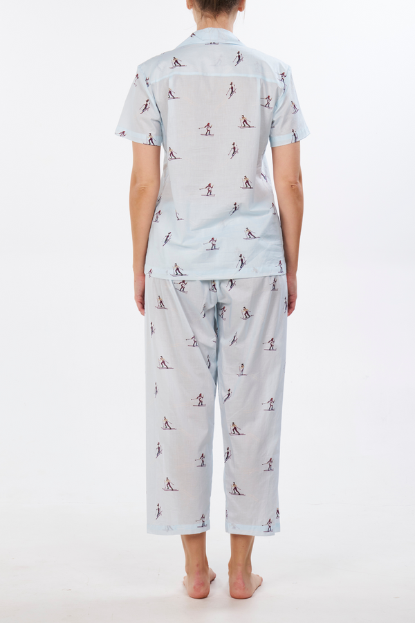 Pour Les Femmes Short Sleeve Pajama Set With Cropped Pants - Cross Country Skiers