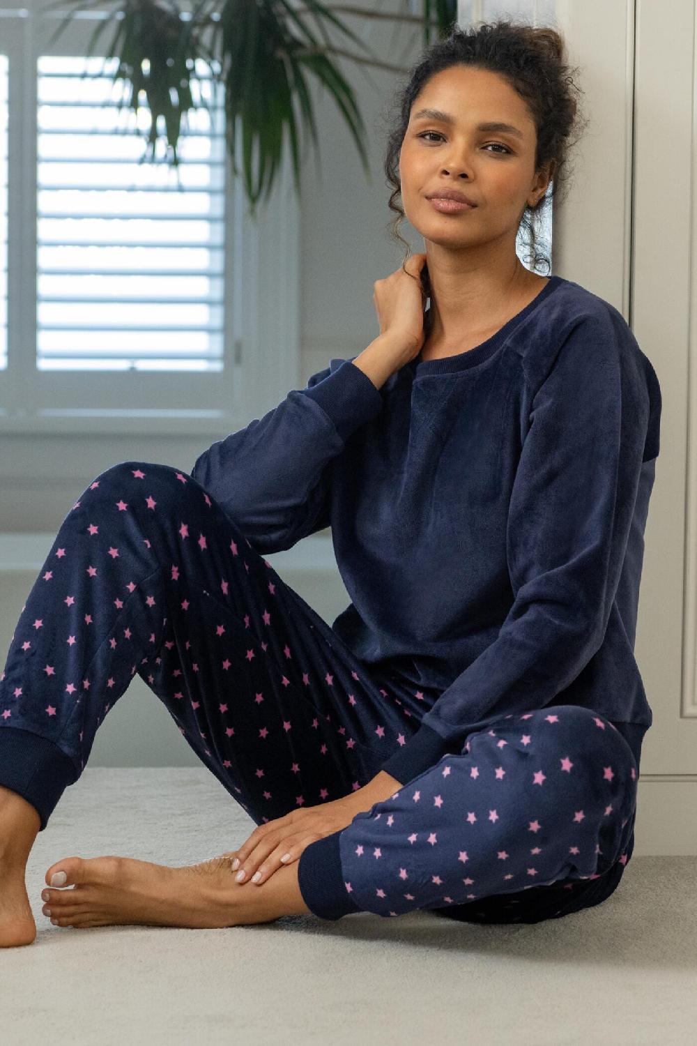 Pour Moi Cosy Fleece Sweatshirt And Jogger Pyjama Set - Navy/Pink