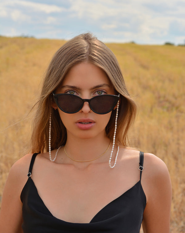 Pour Toi Keshi Pearl Sunglass Chain