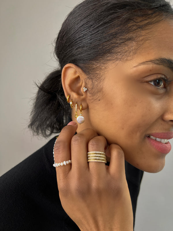 Pour Toi Solitaire Keshi Pearl Hoops
