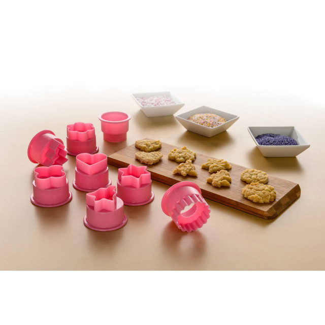 Premier Housewares Sucre 8 Piece Pink Assorted Cutter Set