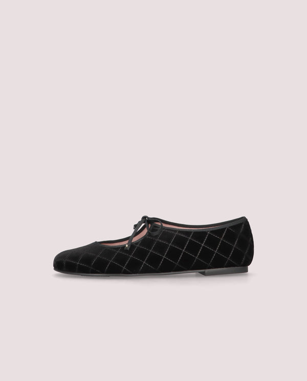 Pretty Ballerinas Georgia Black Woven Ballet Flats