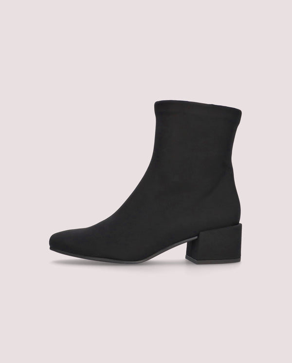 Pretty Ballerinas Jendayi Black Woven Ankle Boots