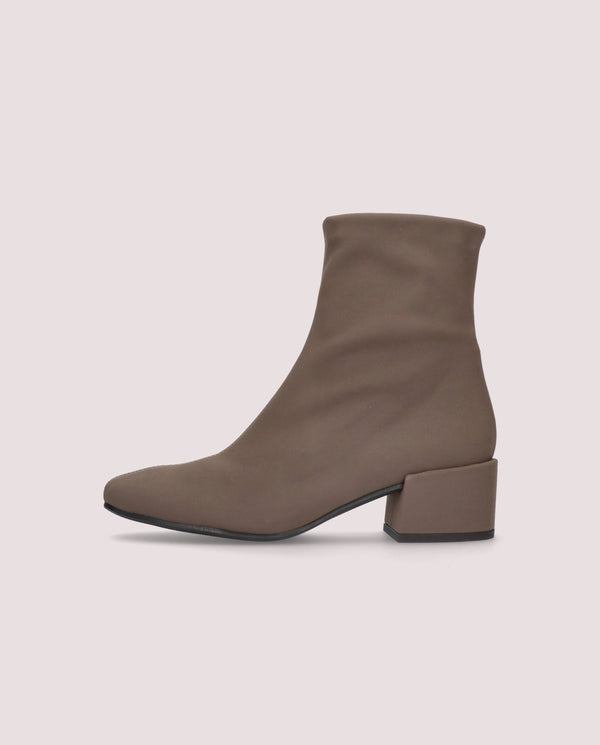 Pretty Ballerinas Jendayi Brown Woven Ankle Boots