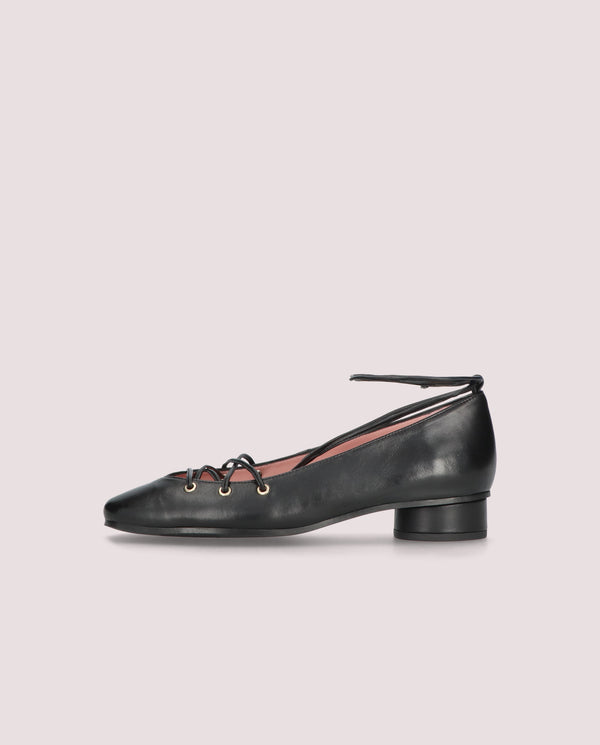 Pretty Ballerinas Odette Black Leather Salon