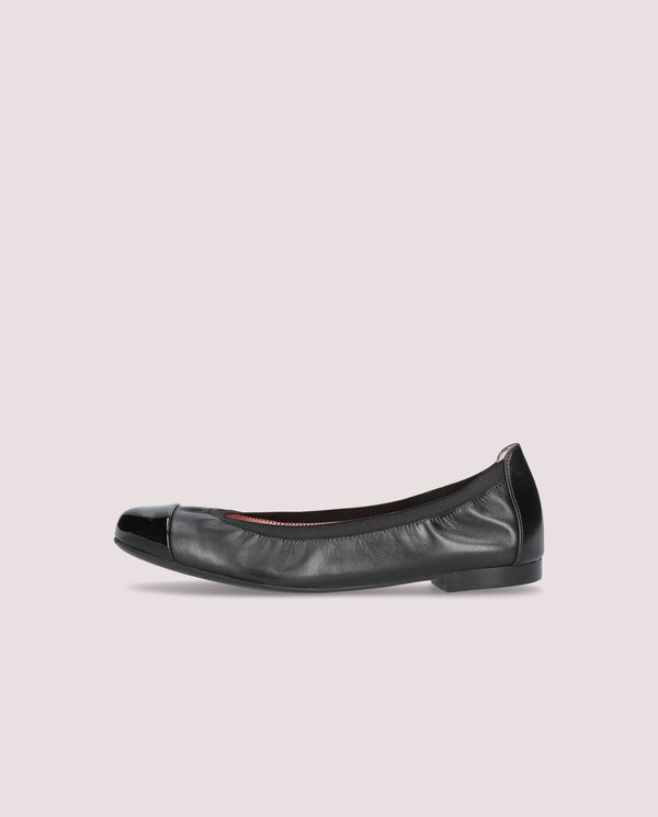 Pretty Ballerinas Shirley Black Leather Ballet Flats