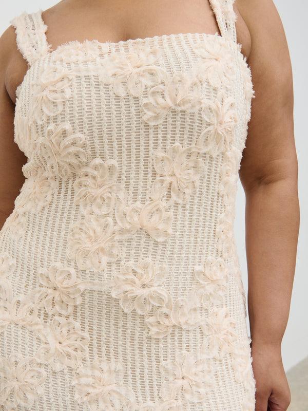 Pretty Lavish Gigou Crochet Floral Maxi Dress Curve