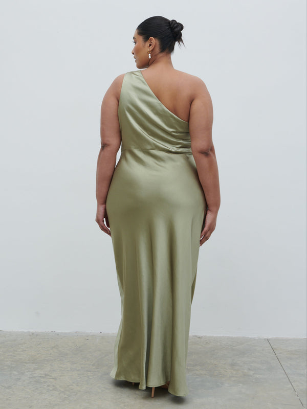 Pretty Lavish Juliet Ruched Maxi Bridesmaid Dress Curve