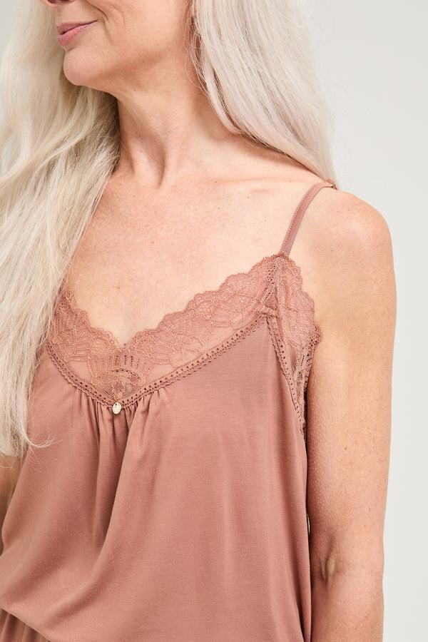 Pretty You Bamboo Lace Cami Cropped Trouser Pyjama Set In Mocha