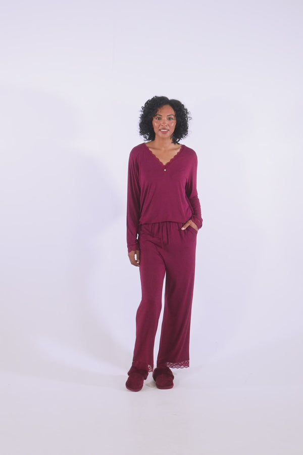 Pretty You Bamboo Lace V-Neck Pyjama Set In Bordeaux