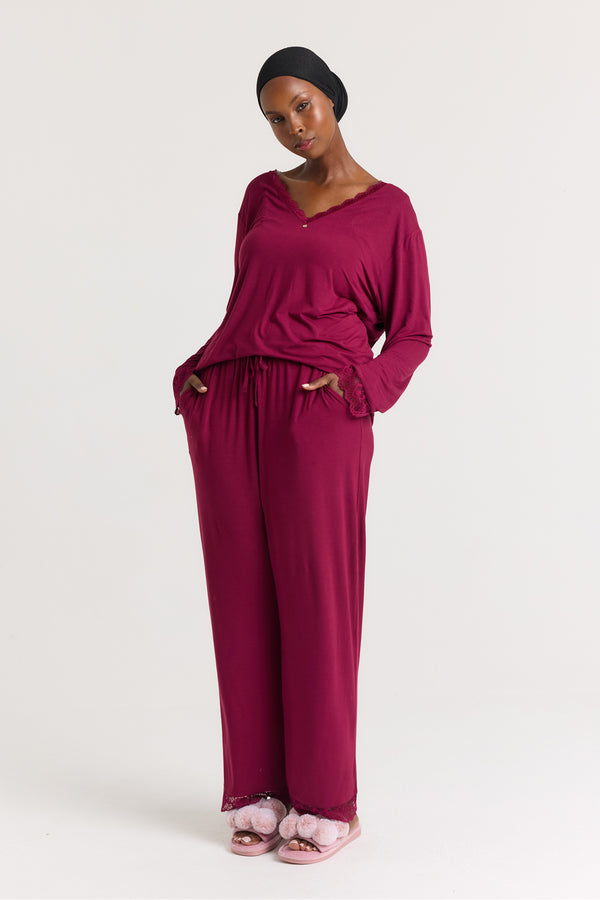 pretty you Bamboo Lace V-Neck Pyjama Set in Bordeaux