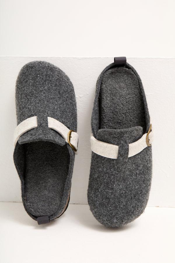 Pretty You Mister You Jordan Mule Slippers In Charcoal