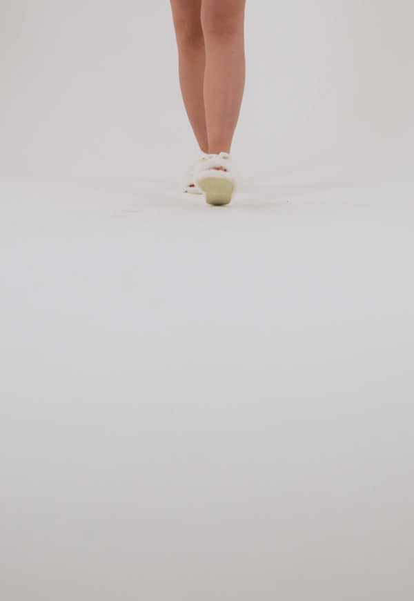 Pretty You Anya Slippers In Cream