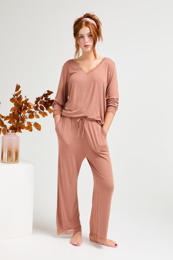 pretty you Bamboo Lace V-Neck Pyjama Set in Mocha