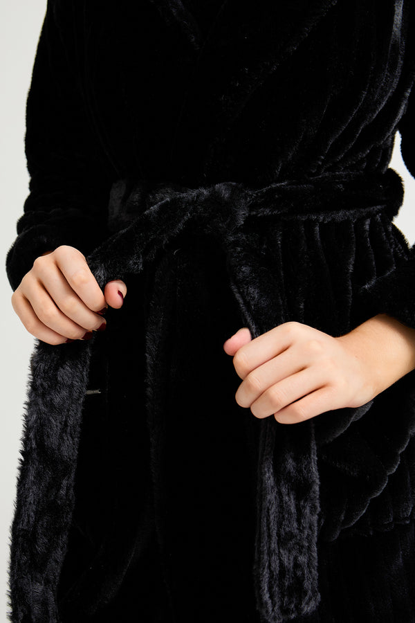 Pretty You Cloud Dressing Gown In Black