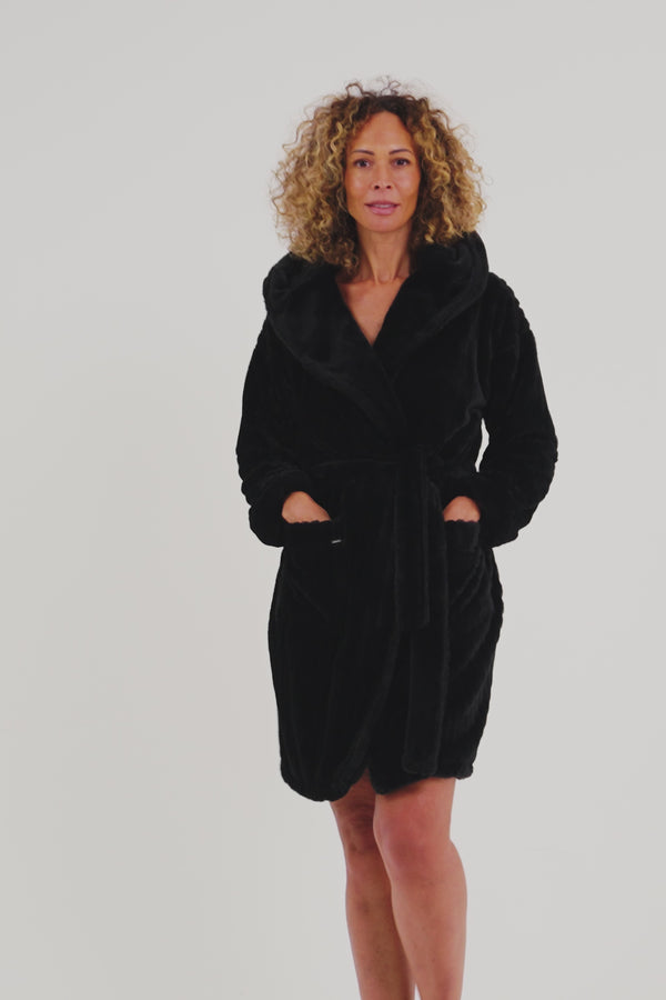 Pretty You Cloud Dressing Gown In Black