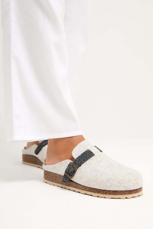 Pretty You Jordan Mule Slippers In Off-White